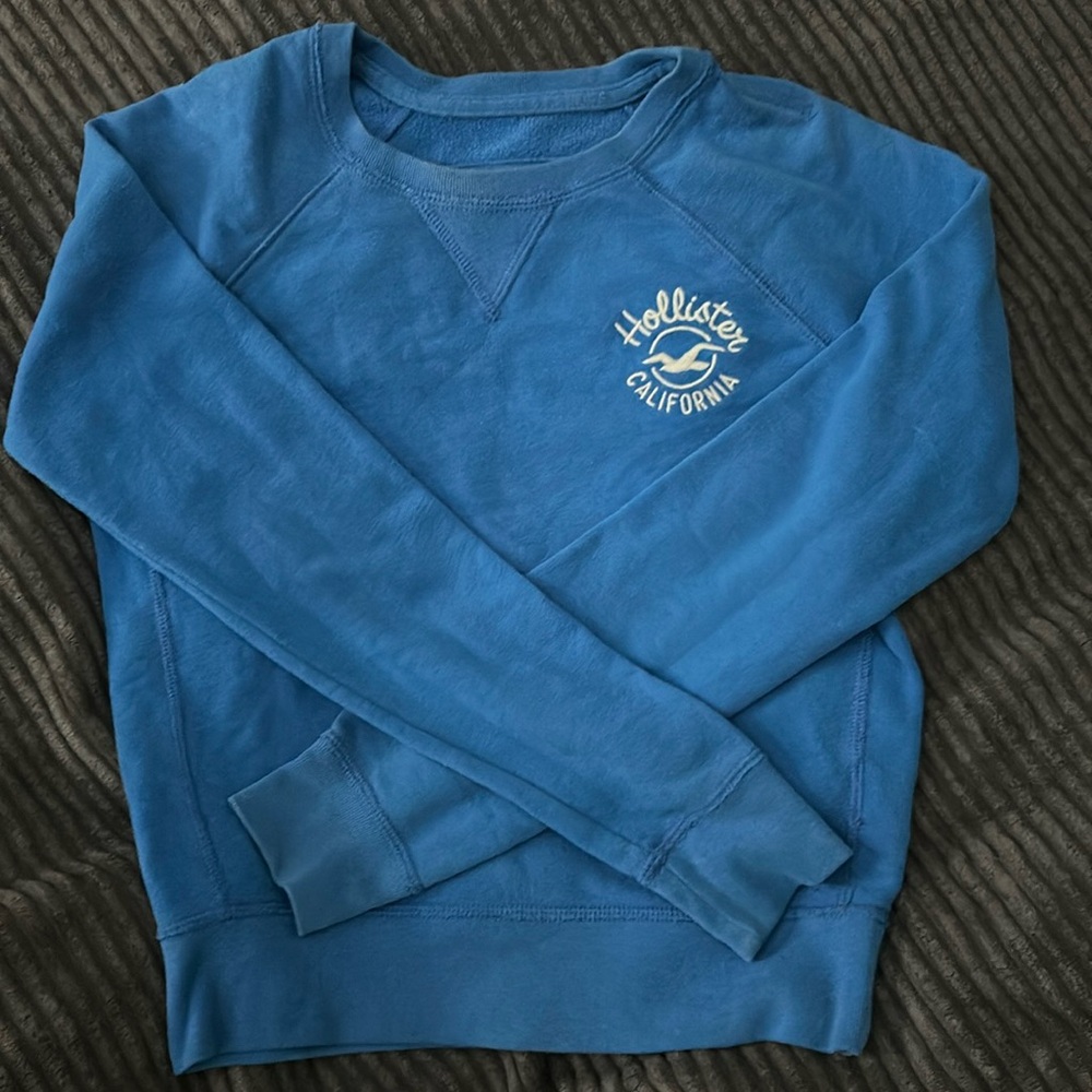 NWOT Hollister blue XS blue sweatshirt great condition.